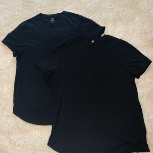 H & M Men’s long t-shirts, size L.